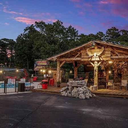 Stonegate Lodge King Bed Wifi 50In Roku Tv Salt Water Pool Room #102 Eureka Springs Dış mekan fotoğraf