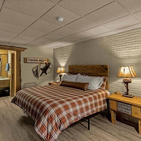 Stonegate Lodge King Bed Wifi 50In Roku Tv Salt Water Pool Room #102 Eureka Springs Dış mekan fotoğraf