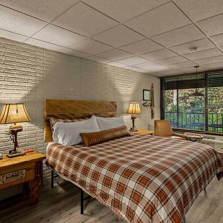 Stonegate Lodge King Bed Wifi 50In Roku Tv Salt Water Pool Room #102 Eureka Springs Dış mekan fotoğraf