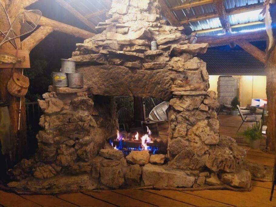 Stonegate Lodge King Bed Wifi 50In Roku Tv Salt Water Pool Room #102 Eureka Springs Dış mekan fotoğraf
