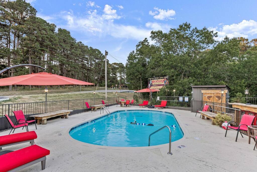 Stonegate Lodge King Bed Wifi 50In Roku Tv Salt Water Pool Room #102 Eureka Springs Dış mekan fotoğraf