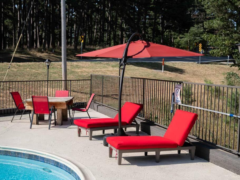 Stonegate Lodge King Bed Wifi 50In Roku Tv Salt Water Pool Room #102 Eureka Springs Dış mekan fotoğraf