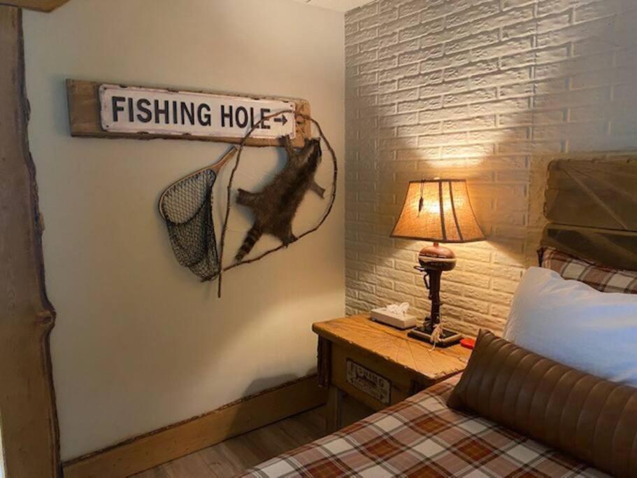 Stonegate Lodge King Bed Wifi 50In Roku Tv Salt Water Pool Room #102 Eureka Springs Dış mekan fotoğraf
