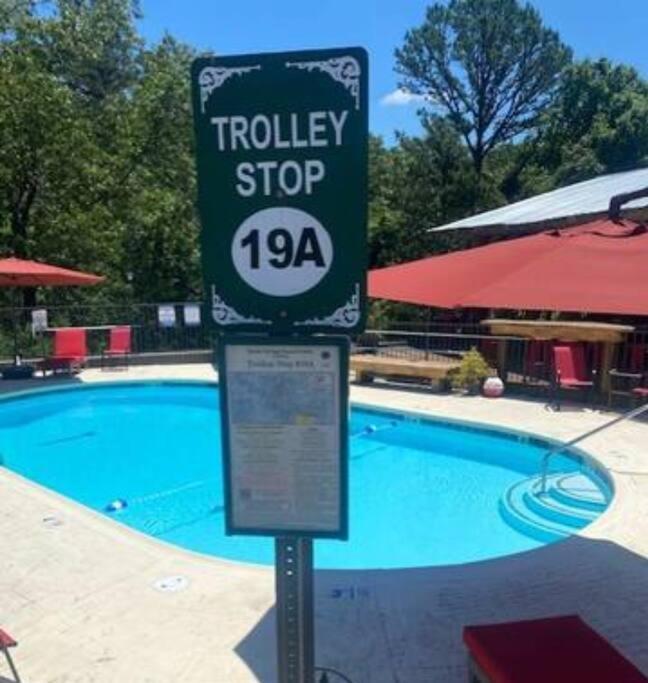 Stonegate Lodge King Bed Wifi 50In Roku Tv Salt Water Pool Room #102 Eureka Springs Dış mekan fotoğraf
