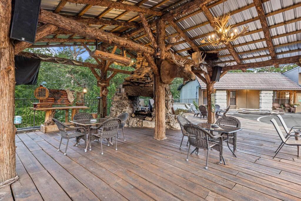 Stonegate Lodge King Bed Wifi 50In Roku Tv Salt Water Pool Room #102 Eureka Springs Dış mekan fotoğraf