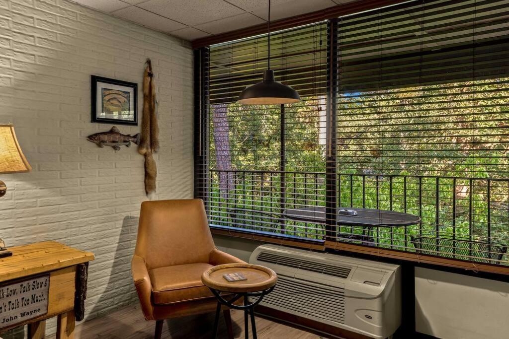 Stonegate Lodge King Bed Wifi 50In Roku Tv Salt Water Pool Room #102 Eureka Springs Dış mekan fotoğraf